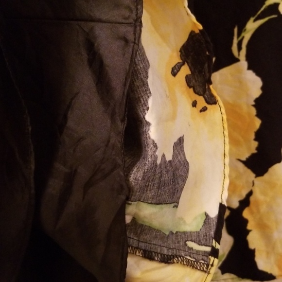 🚫SOLD🚫 Floral A-Line Skirt - Picture 5 of 6